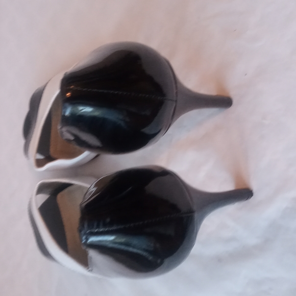 Liz Claiborne Shoes (Heels) - Picture 5 of 8